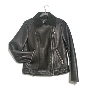 forever 21 black faux leather moto jacket with shearling lining, women’s small